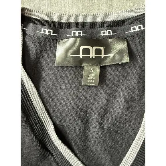 Alessandro Albanese Womens Size Small Black & Gray V Neck PullOver Sweater Horse - Picture 3 of 9